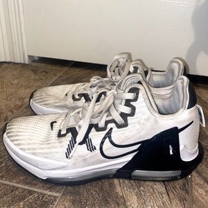 I am selling these Nike Volleyball/Basketball shoes☺️☺️